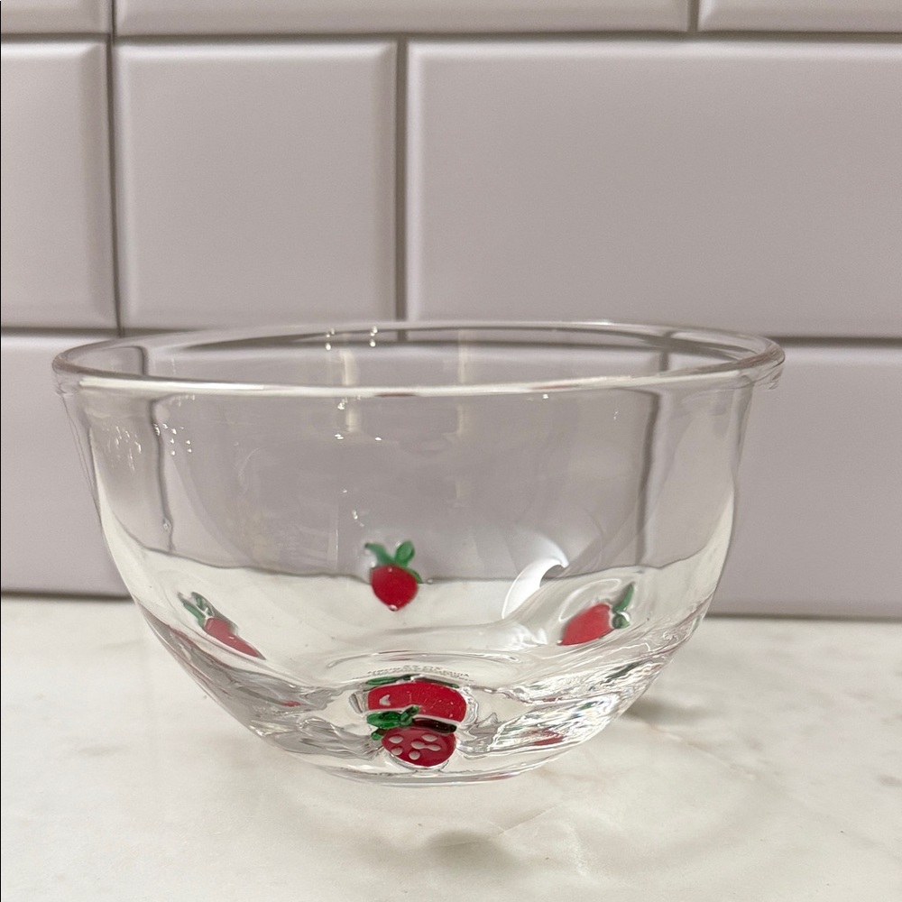 22 OZ Clear Glass Bowl with Strawberry Charm Inlay